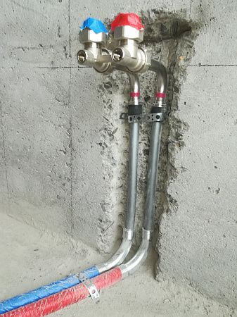Монтаж металлических водопроводных труб